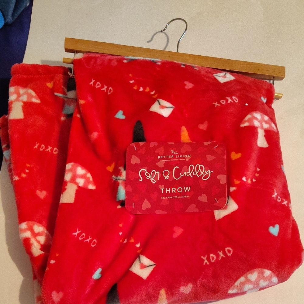 Red Soft Cuddy Throw